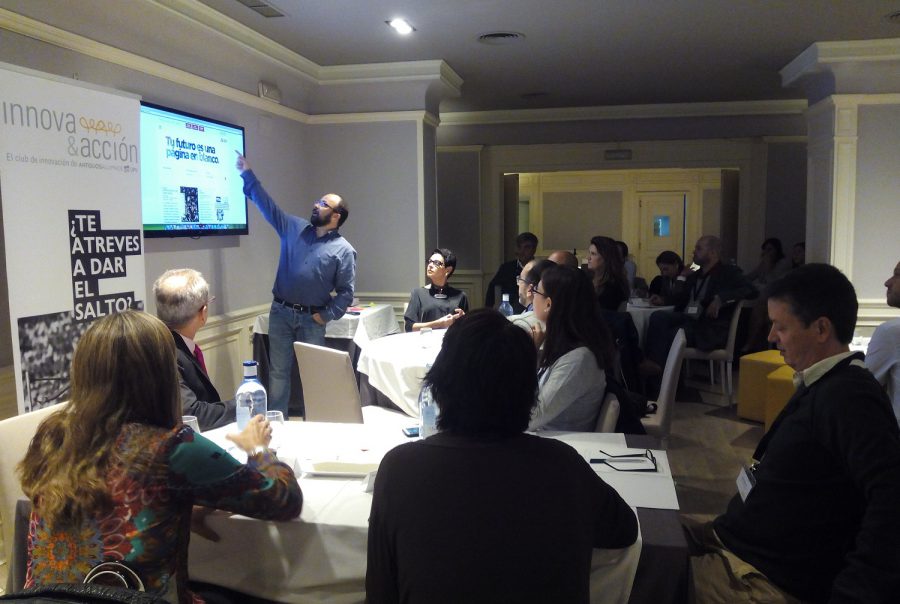 El pasado viernes tuvo lugar un nuevo encuentro de Innova&acción. En esta ocasión el tema escogido fue el Design Thinking. Para profundizar en esta interesante metodología contamos con Juan Pastor Bustamante, experto en creatividad e innovación personal, organizacional y territorial